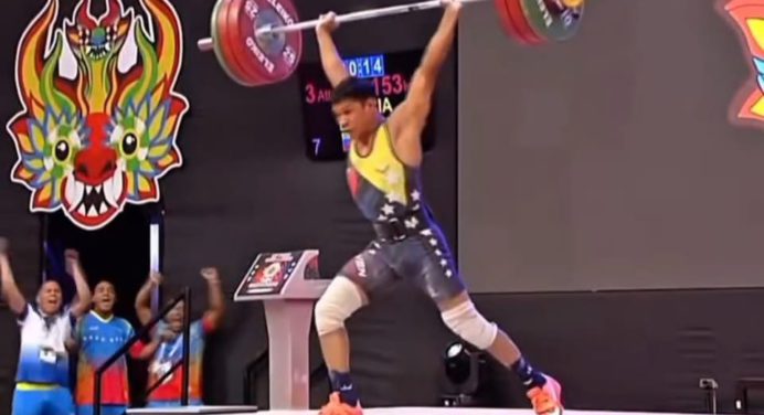 Luis García campeón mundial juvenil de levantamiento de pesas