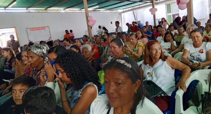 Madres agasajadas con distintas actividades en su día