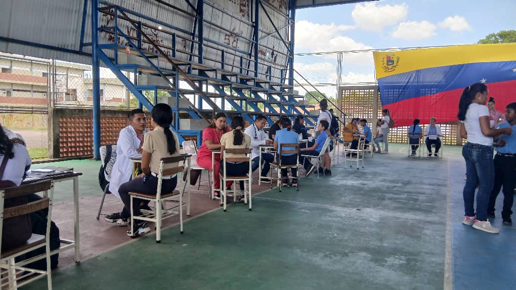 Más de 100 estudiantes atendidos en el liceo Juan Francisco Milá de la Roca de Caicara 2 mas de 100 estudiantes atendidos en el liceo juan francisco mila de la roca de caicara laverdaddemonagas.com caicara2