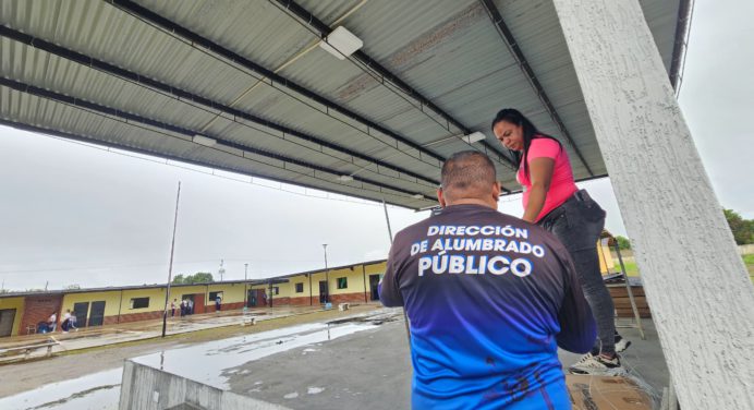 «Maturín Brilla» instaló más de 200 luminarias en San Vicente y El Corozo
