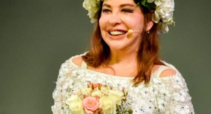 Mimí Lazo cautivó con «Mi Sexta Boda» en Maturín