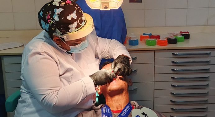 Misión Sonrisa entrega nuevas prótesis dentales a 30 monaguenses