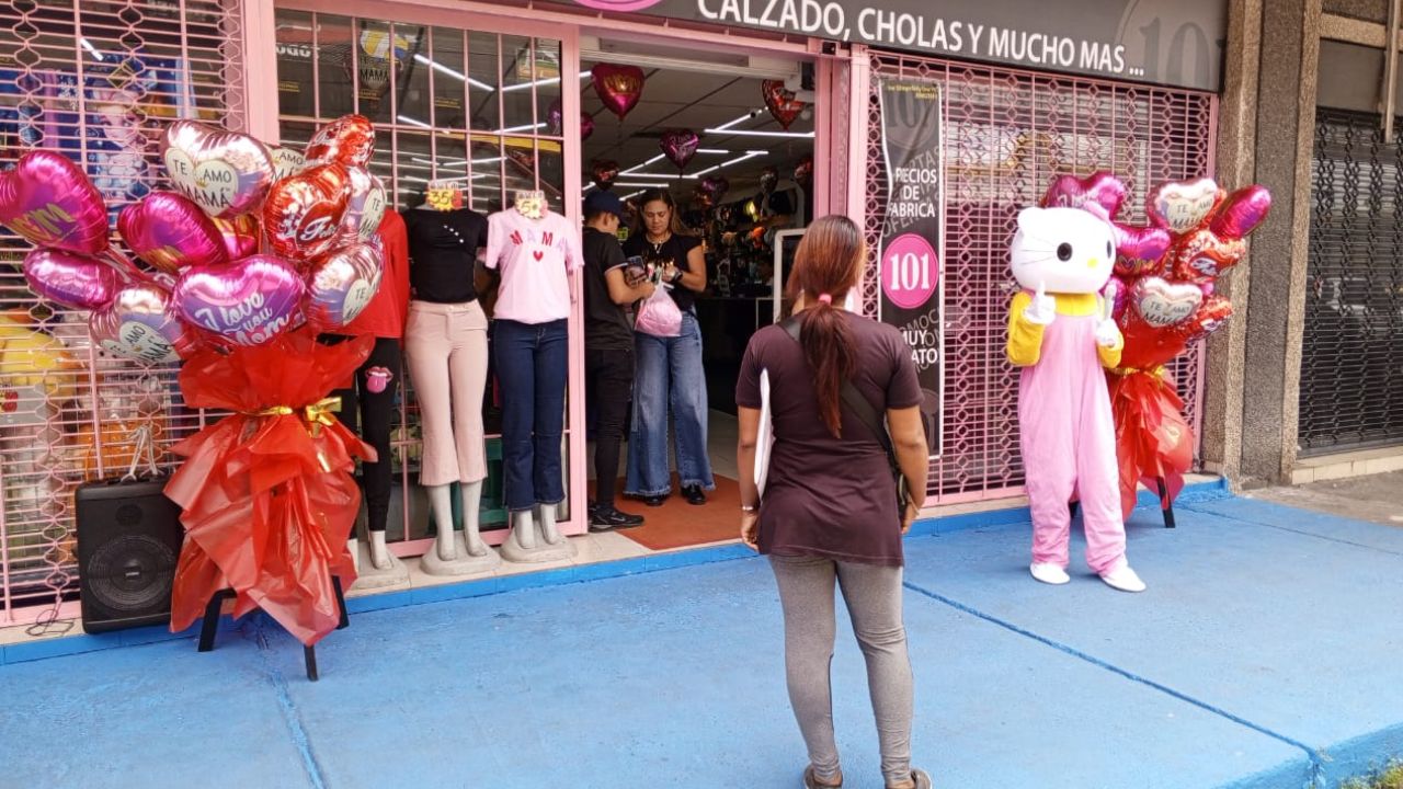 Comercios del centro de Maturín exhiben variedad en regalos