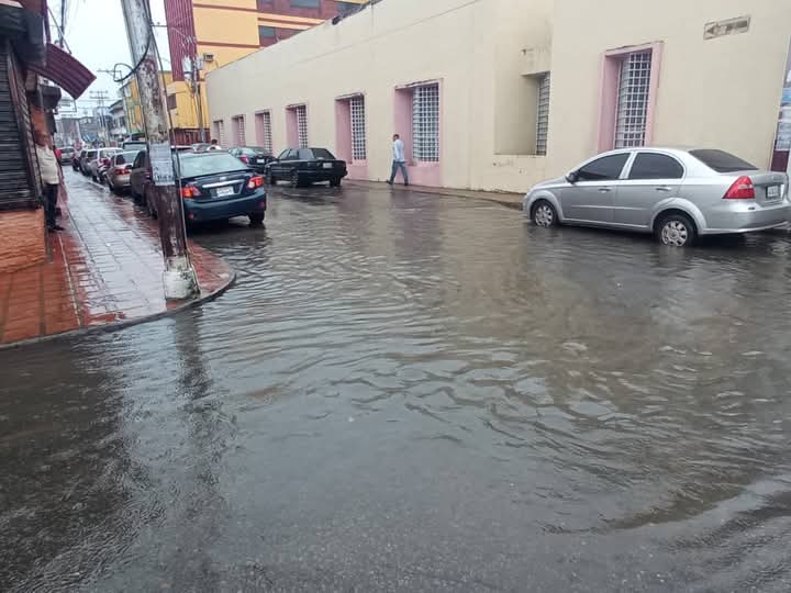 Palo de agua anegó calles de Maturín este #16-May 2 palo de agua anego calles de maturin este 16 may laverdaddemonagas.com calle miranda11