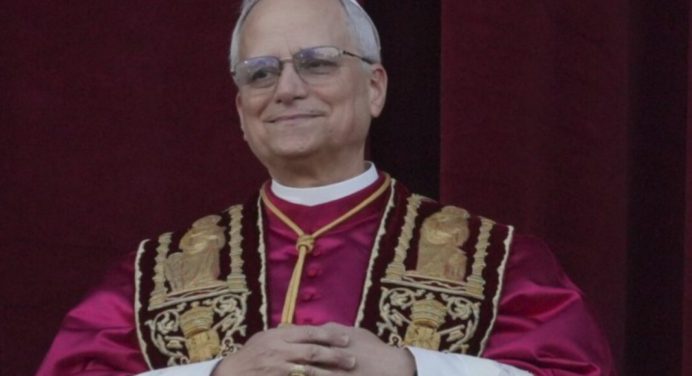 Papa confirmó que adoptó su nombre por el ejemplo de León XIII y su «Rerum novarum»