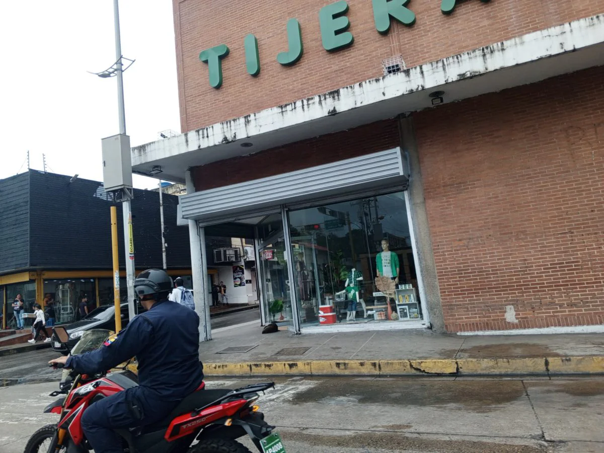 Poca afluencia de transporte y comercios abiertos este domingo 4 poca afluencia de transporte y comercios abiertos este domingo laverdaddemonagas.com comercio2