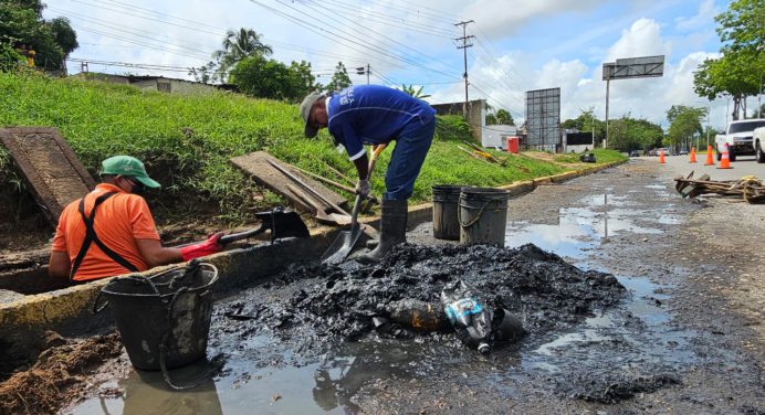 Refuerzan mantenimiento al sistema de alcantarillado de Maturín