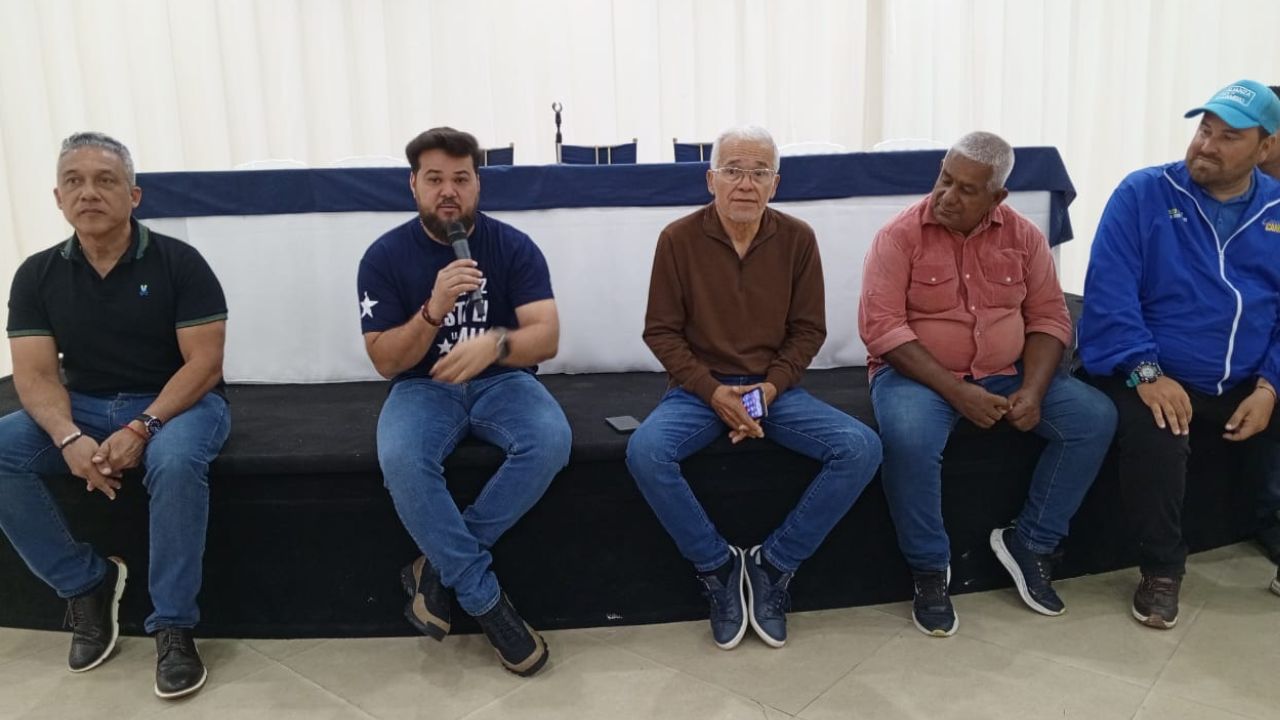 Luna recibió respaldo de dirigentes de PJ