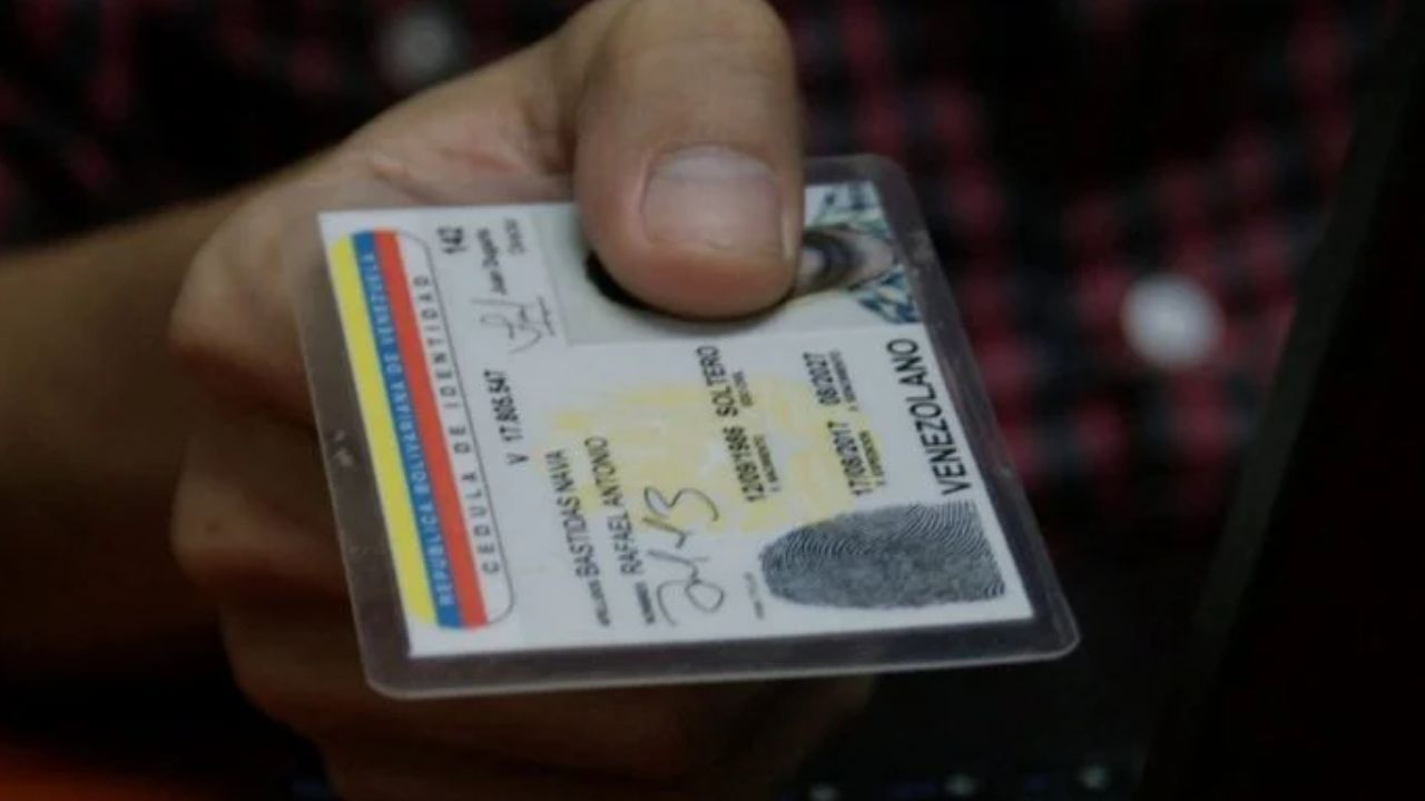 Saime aclara que cédula vencida sirve para viajar dentro de Venezuela