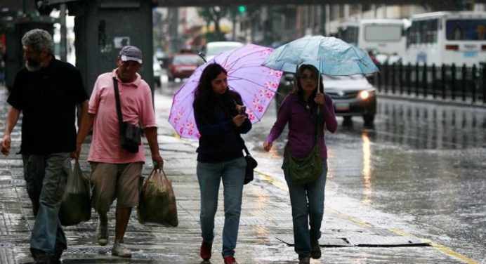 Siguen las precipitaciones con descargas eléctricas en varias zonas del país