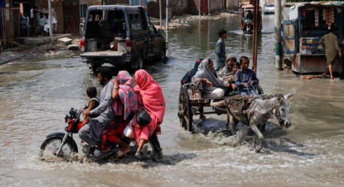 Tormentas de viento y lluvias en Pakistán dejan 19 muertos y más de 100 heridos