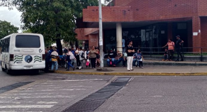 Transporte poco fluido después de este 25-M pero con aumento de pasaje