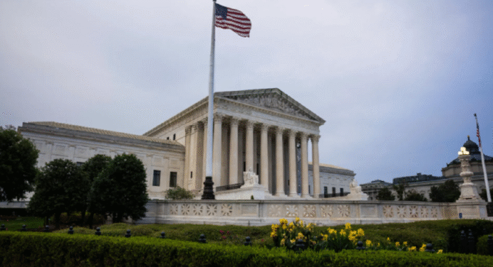 Tribunal Supremo permite a Trump revocar el TPS a miles de venezolanos