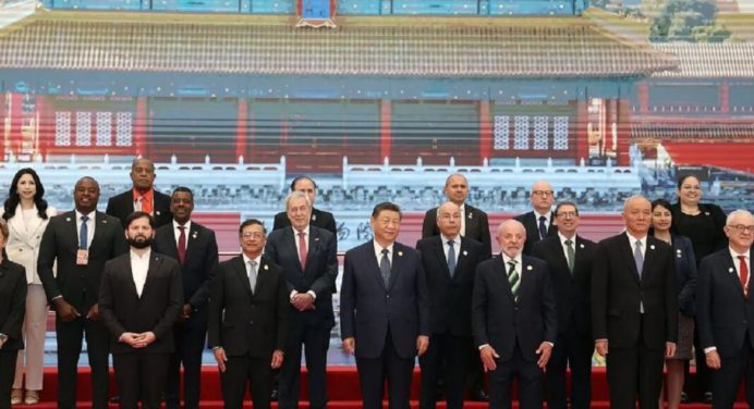 Xi anima a los países de Latinoamérica y el Caribe a que rechacen las injerencias externas