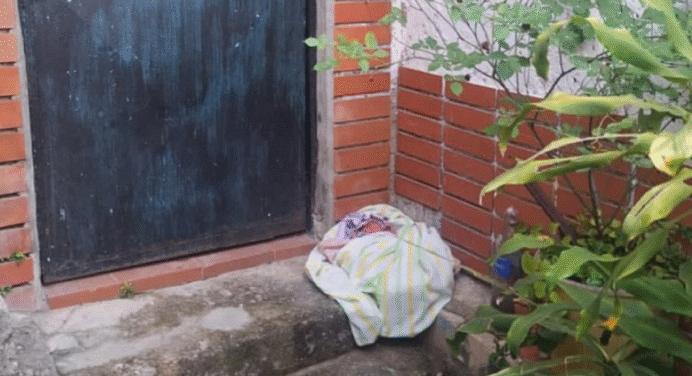 Un bebé fue abandonado en la puerta de una casa en Baruta