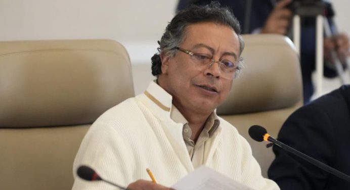 Petro condena la paz superficial de Trump