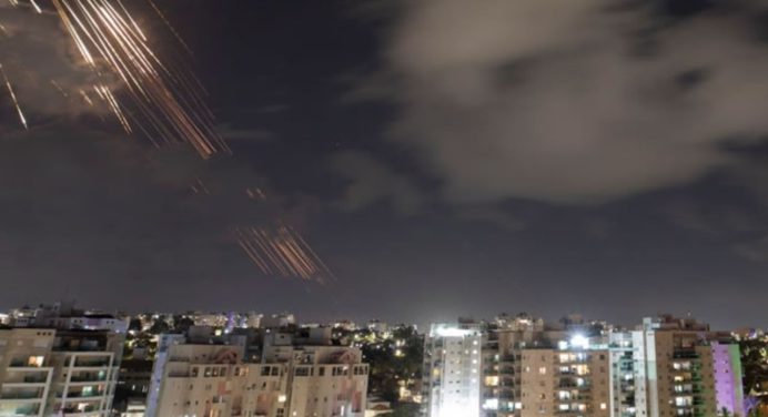 Israel atacó Irán y declaró el estado de emergencia en todo el país