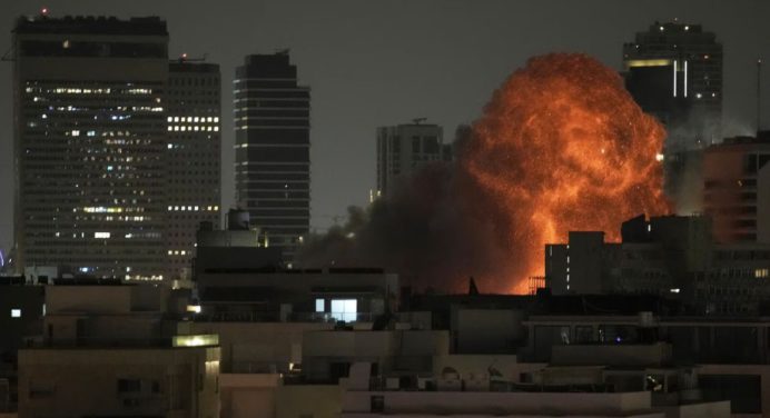 Israel ordena evacuación en Teherán ante amenaza de bombardeo