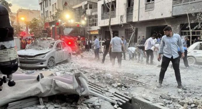 La Fuerza aérea de Israel intensifica sus ataques contra Teherán