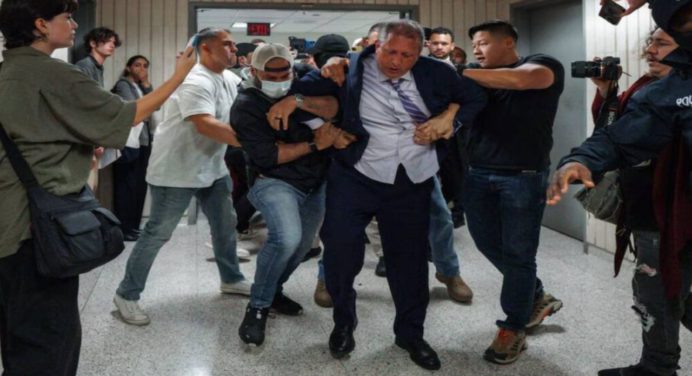 Contralor de Nueva York es detenido por agentes de inmigración