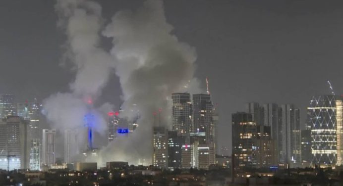 Irán lanza dos oleadas de misiles contra Israel