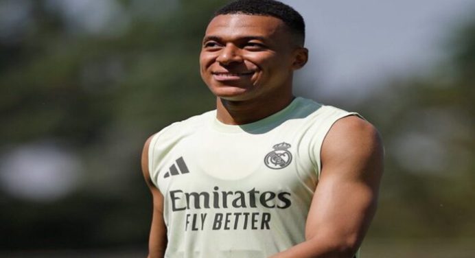 Mbappé vuelve a entrenar en la víspera del partido contra Salzburgo