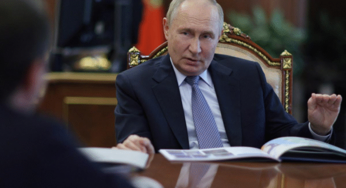 Putin llama a buscar vías para un cese de hostilidades entre Irán e Israel