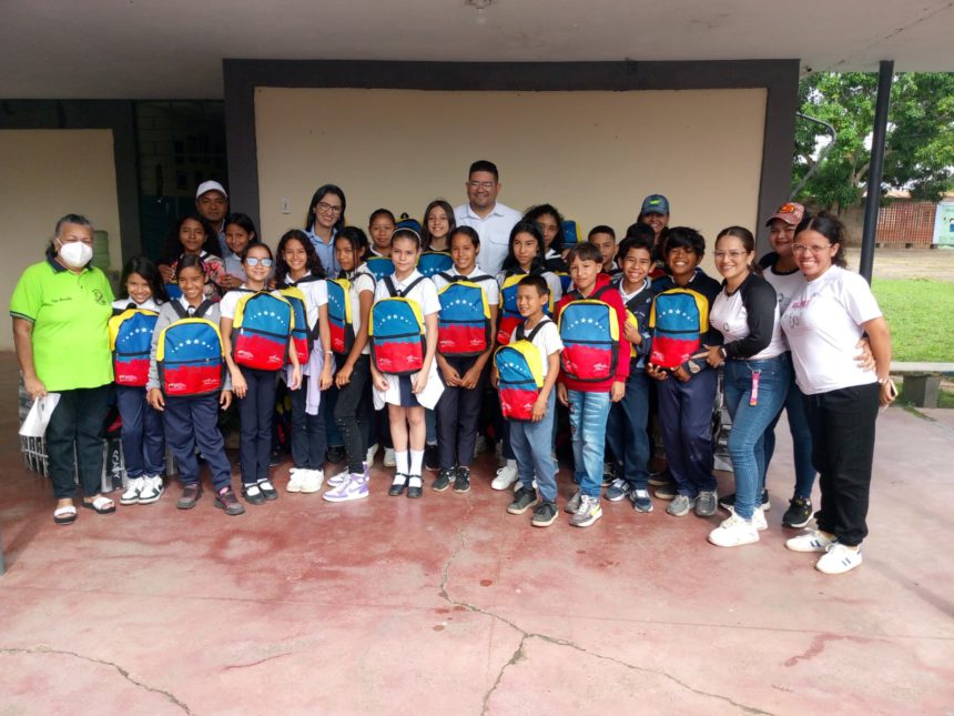 Rafael Sánchez Mérida realza el sistema educativo de Aguasay 1 Aguasay