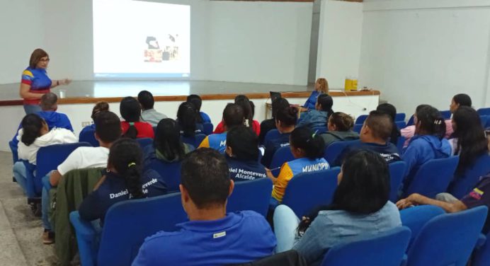 Alcaldía de Cedeño capacita al personal en materia de atención al ciudadano