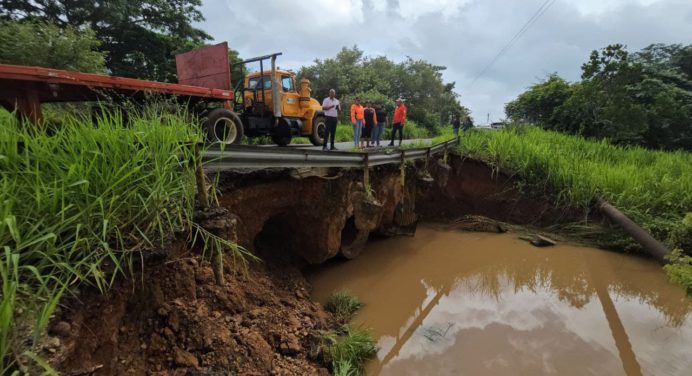 Alcaldía inspecciona falla de borde en carretera nacional Maturín – Jusepín