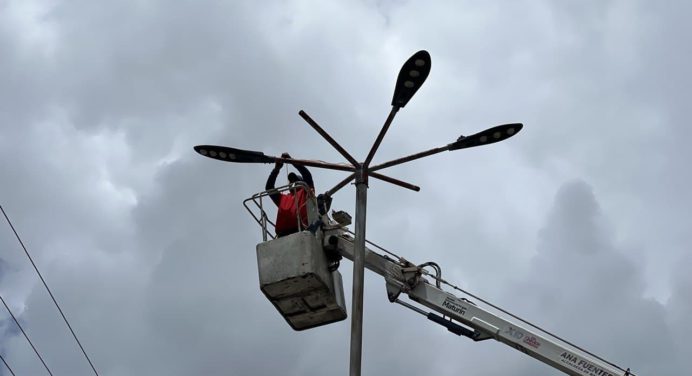 Alcaldía de Maturín restituye alumbrado en la avenida Raúl Leoni