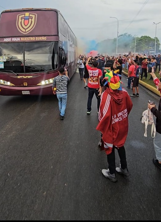 ¡Monagas vibró con la llegada de la Vinotinto! (+fotos) 2 bus2