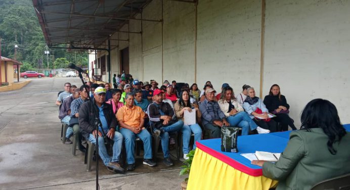 Lanzan diplomado Maestro cafetero en Caripe