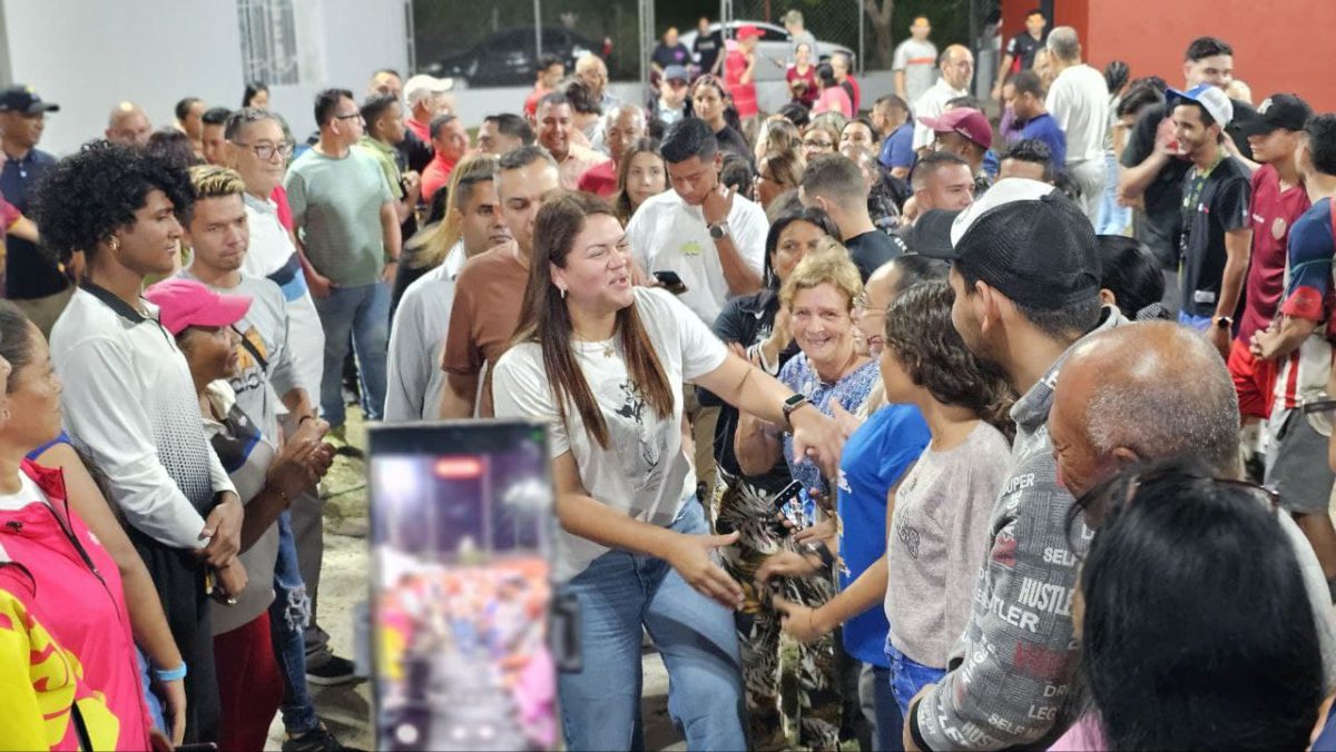 Ana Fuentes reinauguró cancha de usos múltiples en Bello Campo 2 cancha2