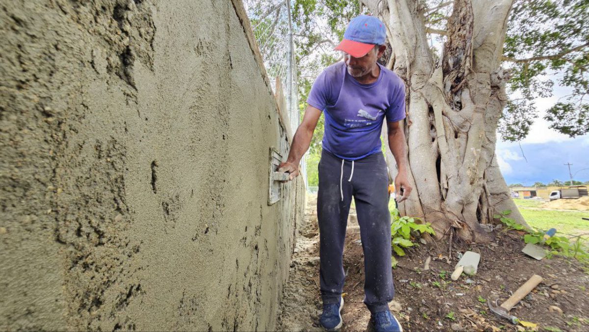 Avanza ejecución del cercado de la U.E. "Gregorio Rondón" 2 cerca2