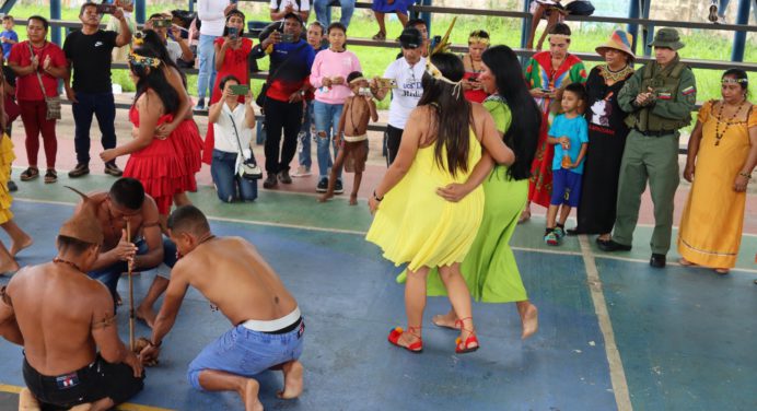 Indígenas de Monagas celebran las elecciones de diputados con la danza del fuego