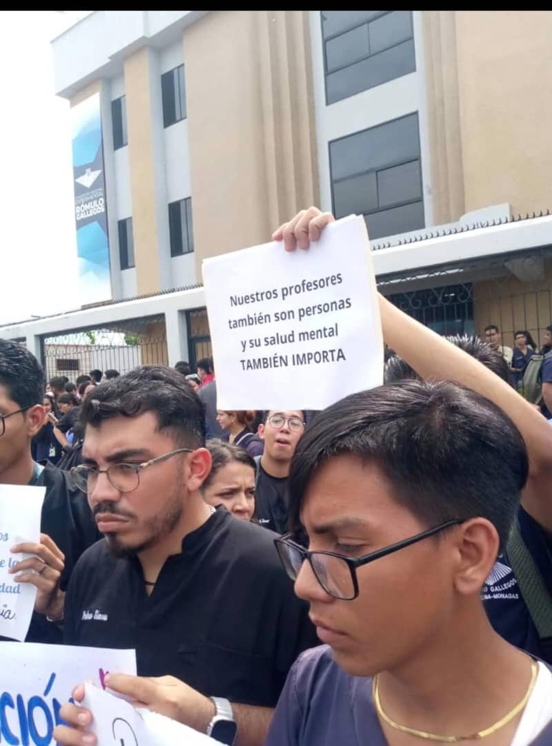 Estudiantes de la Unerg Maturín manifestaron para respaldar a sus docentes 4 estudiantes1