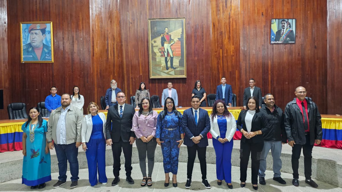 Clsem juramenta legisladores suplentes y nombra comisiones permanentes 2 legisladore1