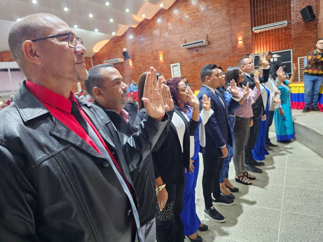 Clsem juramenta legisladores suplentes y nombra comisiones permanentes 4 legisladores44