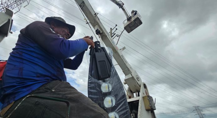 Reforzado alumbrado público por juego de la Vinotinto