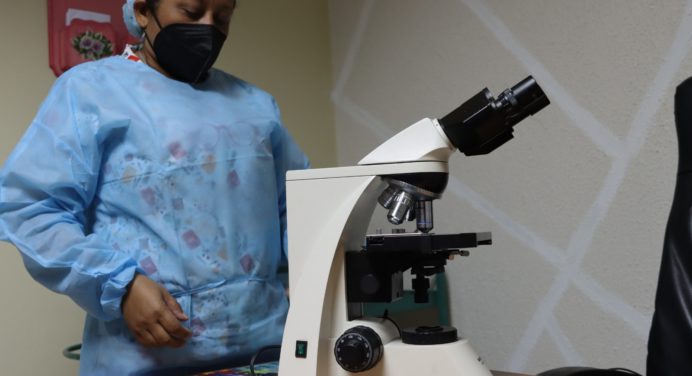 Incorporan microscopio al servicio de Hematología del Humnt