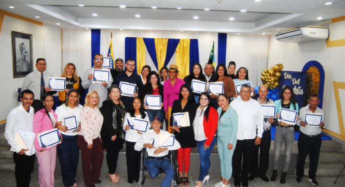 Reconocen labor de periodistas de Zamora en su día