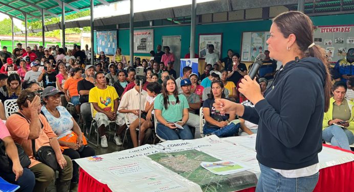 Ana Fuentes visitó circuito comunal Renacer de la Revolución Hugo Chávez