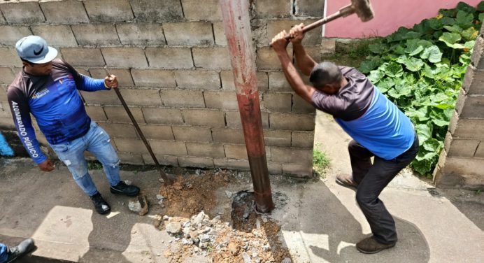 Comunidad y Alcaldía de Maturín reparan poste en Parque del Este