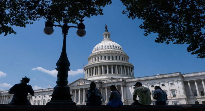 Senado de EE.UU. debate el plan fiscal de Trump