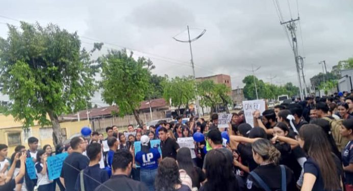 Estudiantes de la Unerg Maturín manifestaron para respaldar a sus docentes