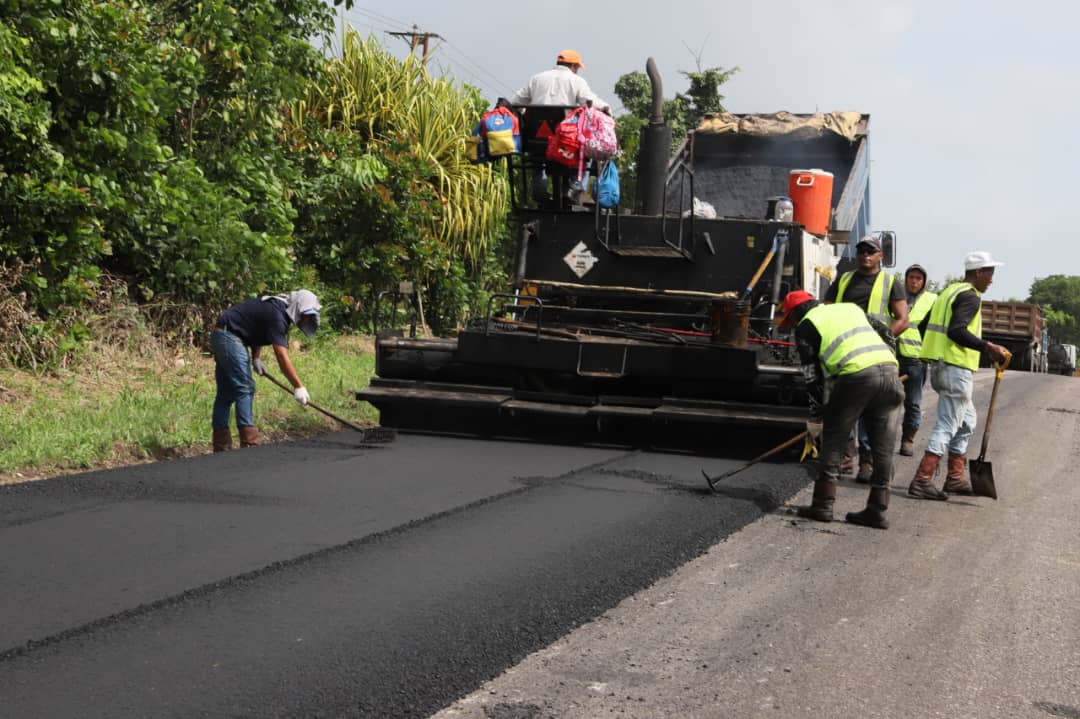 Avanzan trabajos en la troncal 10 con el asfaltado de 4 kilómetros de vialidad 2 vialida2