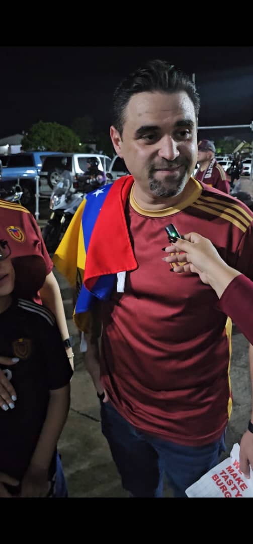 Fanaticada venezolana disfrutó con la victoria de la Vinotinto en Maturín 3 vino3