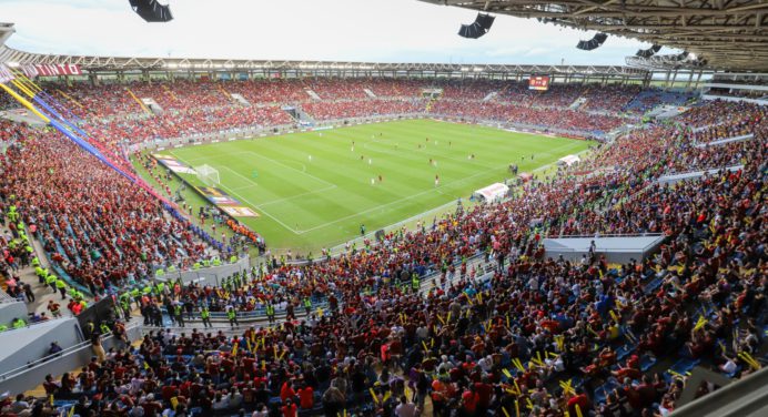 Fanaticada venezolana disfrutó con la victoria de la Vinotinto en Maturín