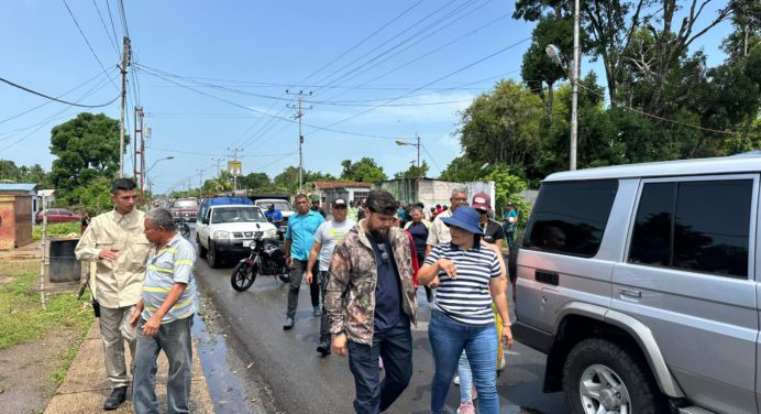 Ernesto Luna respalda a los afectados por vientos huracanados en Chaguaramal